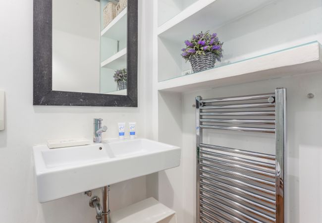 Apartment in Madrid - Monte Esquinza Apartment in Madrid - Monte Esquinza