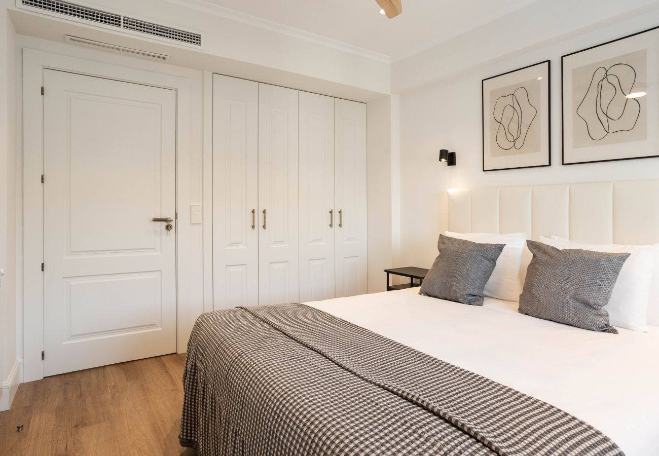 Apartment in Madrid - Adelfas II apartment in Madrid 
