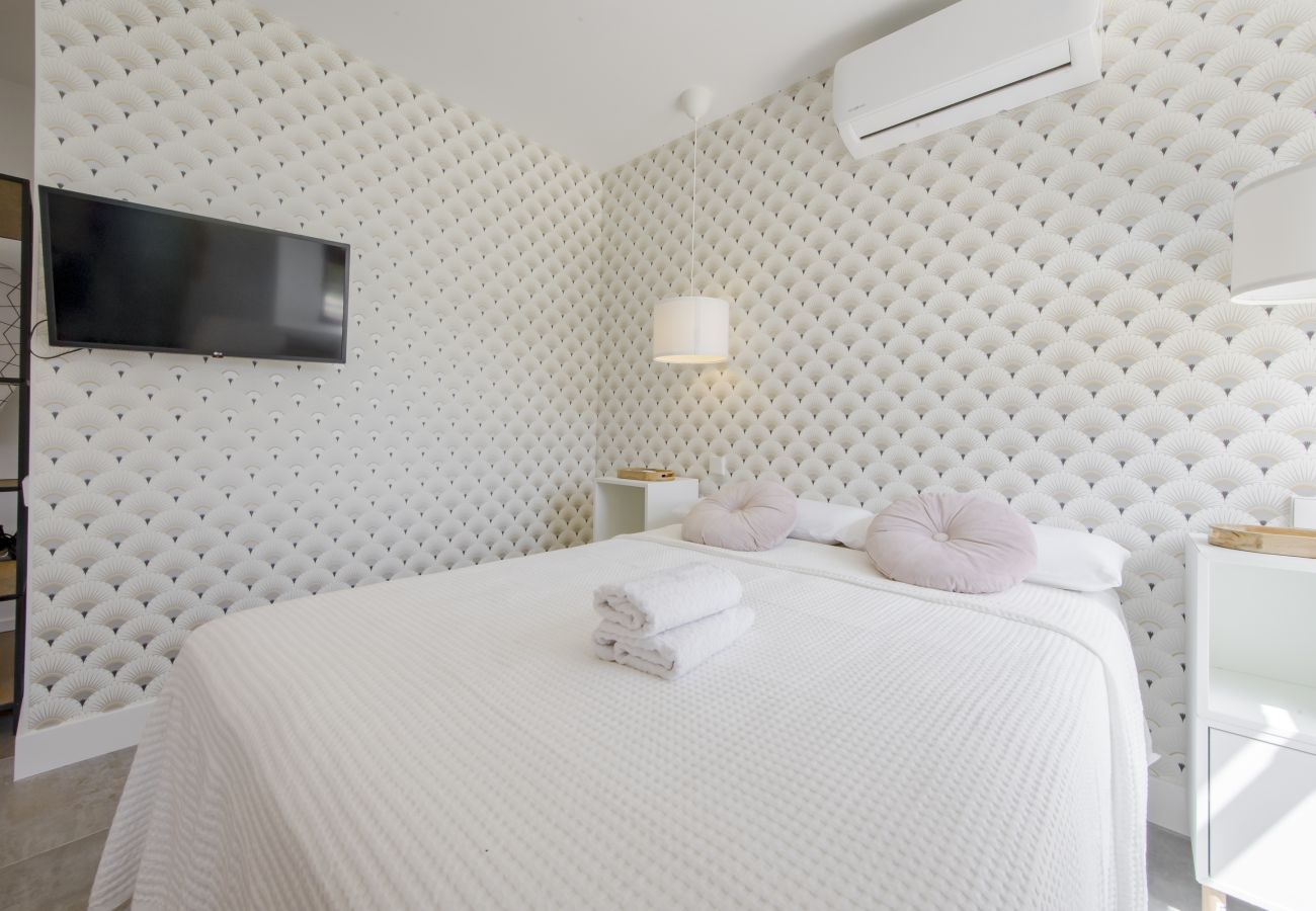 Studio in Madrid - USL Almudena Apartment in Madrid 