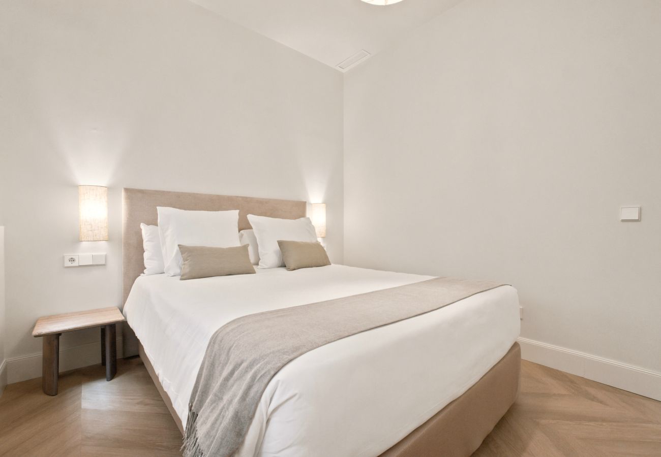 Apartment in Madrid - Almagro Luxe II apartment in Madrid 