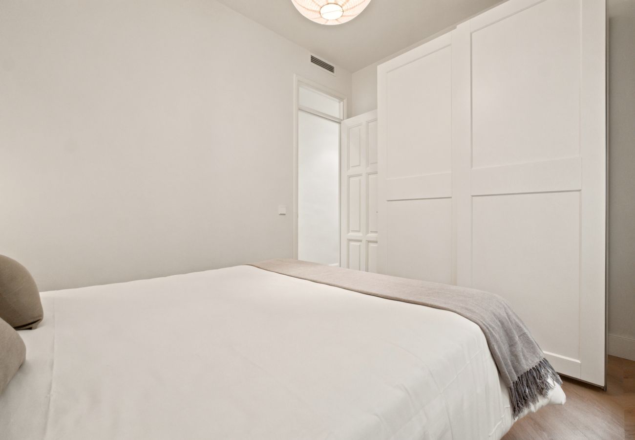 Apartment in Madrid - Almagro Luxe II apartment in Madrid 