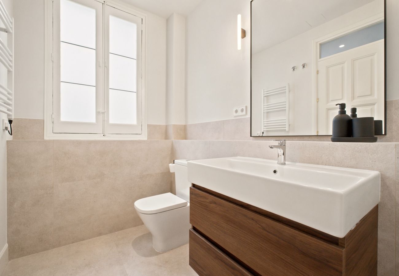 Apartment in Madrid - Almagro Luxe II apartment in Madrid 