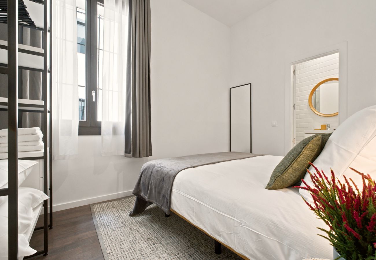 Apartment in Madrid - Basilica III apartment in Madrid 